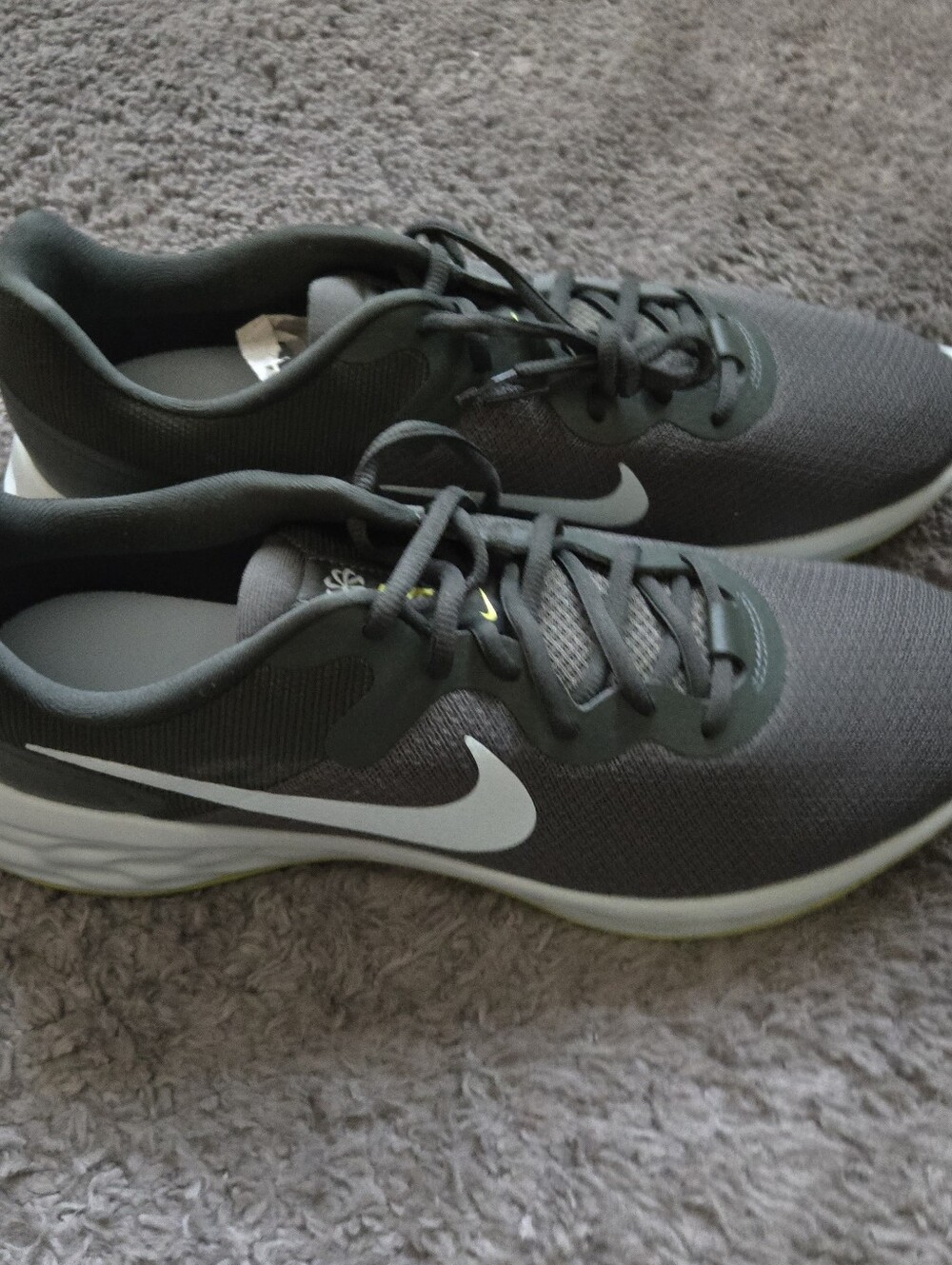 Nike Revolution 6 NN M3n Size 14 Green And White Running Shoe 1026 - Picture 6 of 8